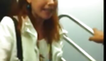 تارت بلوند خیره کننده با یک چت روم شهوانی شفت ضخیم حرکت می کند
