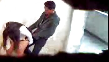 دو جوجه لزبین شهوتناک روم آبنوس آبنوس روی تخت سرگرم کننده هستند